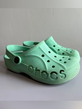 Crocs Kids Classic Clog in Seafoam Green, Unisex. Size 1